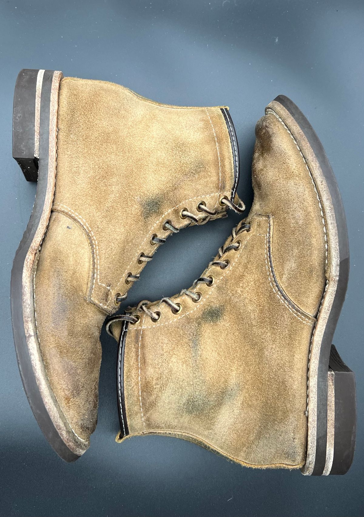 Photo by sampson1980 on March 6, 2023 of the Wesco Johannes in Seidel Burlap Roughout.