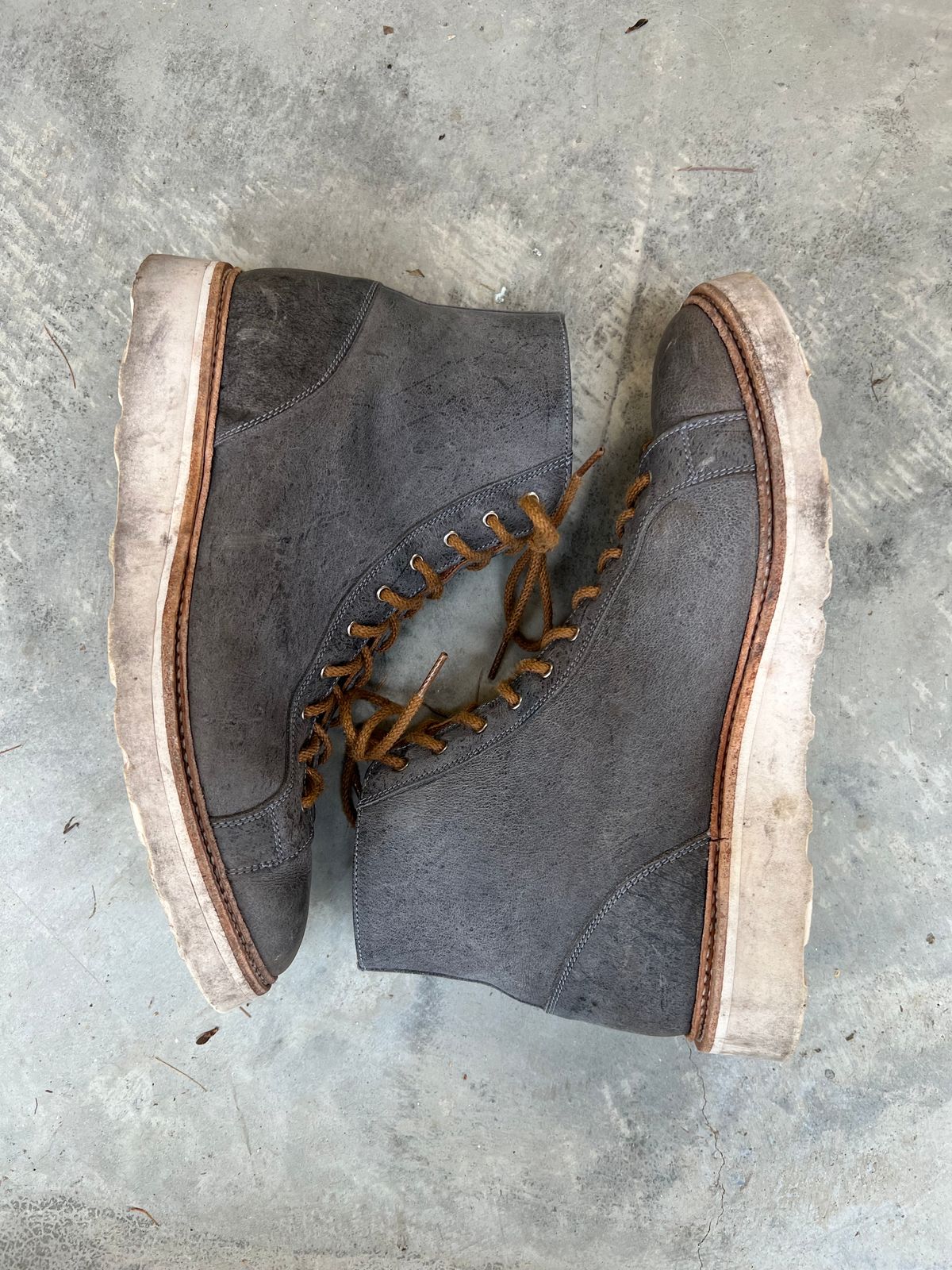 Photo by sampson1980 on November 5, 2023 of the Tricker's x Division Road Super Monkey Boot in C.F. Stead Storm Waxed Kudu.