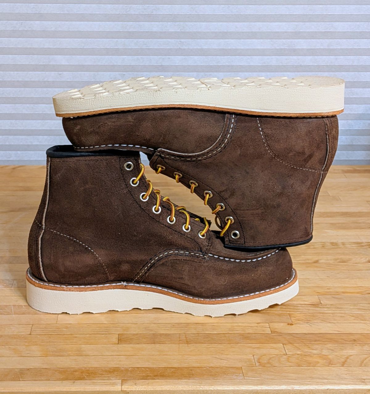 Photo by chilly on October 1, 2025 of the Red Wing 6-Inch Classic Moc in S.B. Foot Chocolate Muleskinner.