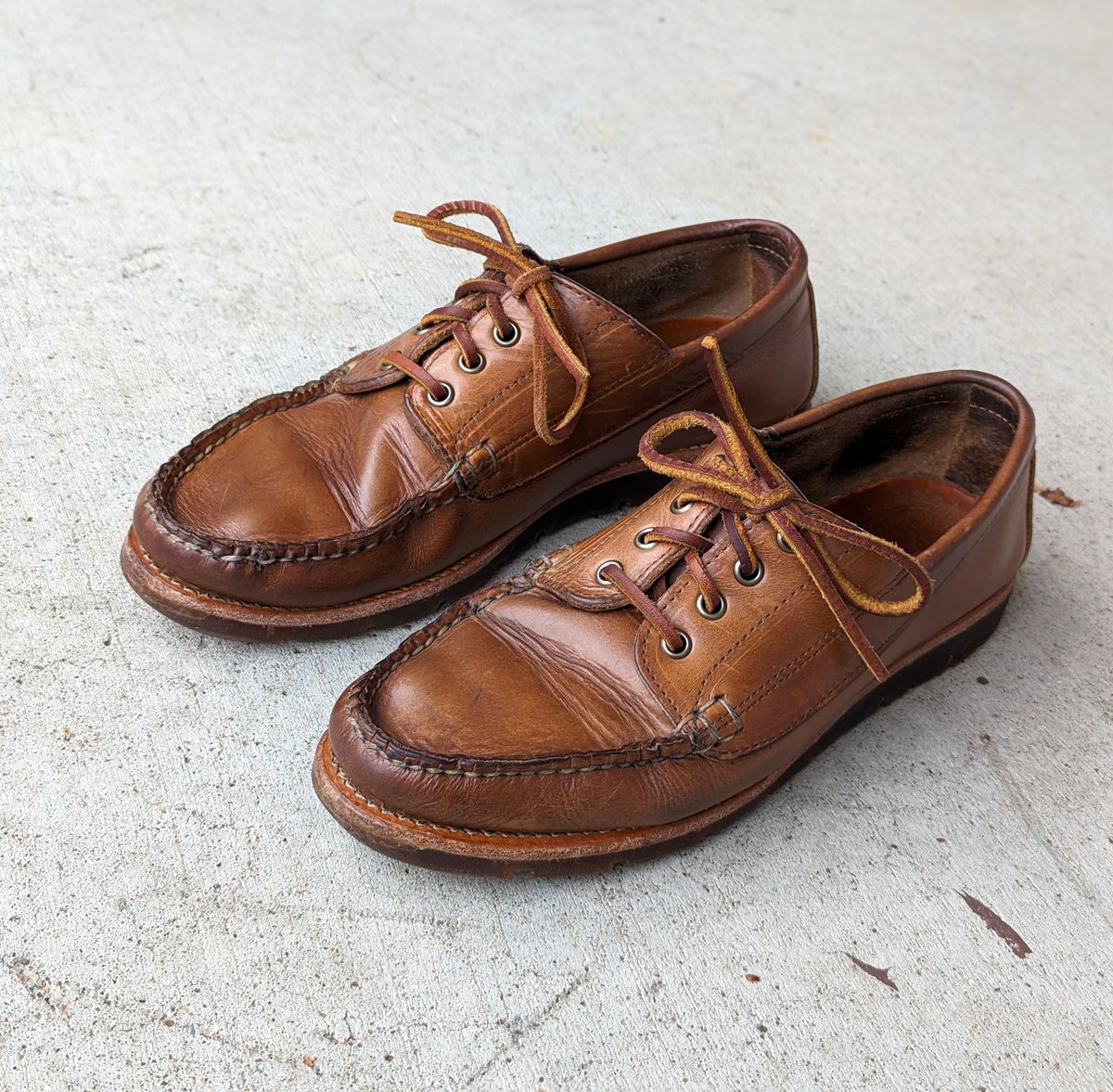 Photo by chilly on April 19, 2024 of the Rancourt & Co. Baxter Ranger Moc in Horween Natural Chromexcel.
