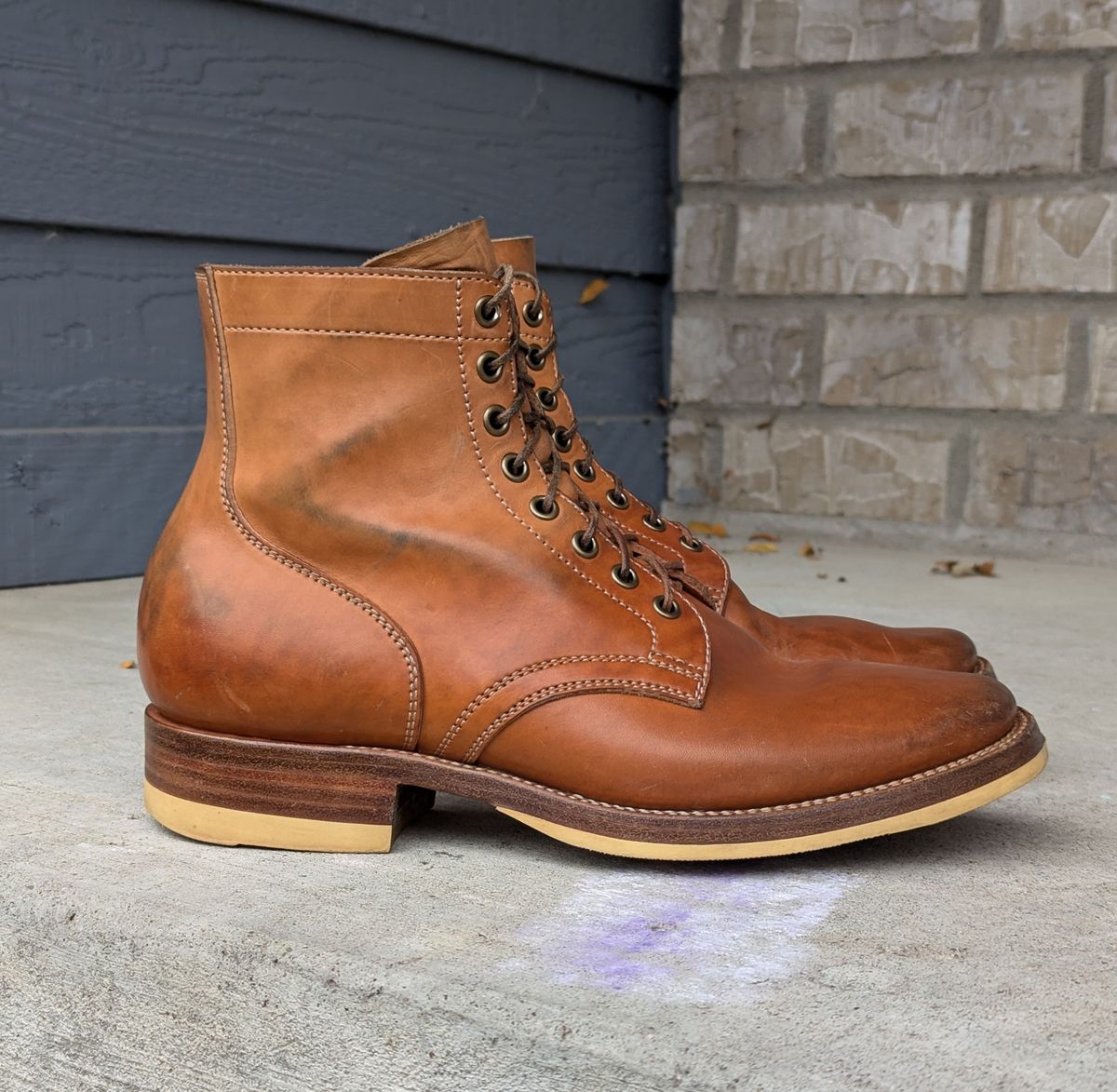 Photo by chilly on November 3, 2024 of the Flame Panda Service Boot in Maryam Natural Horsebutt.