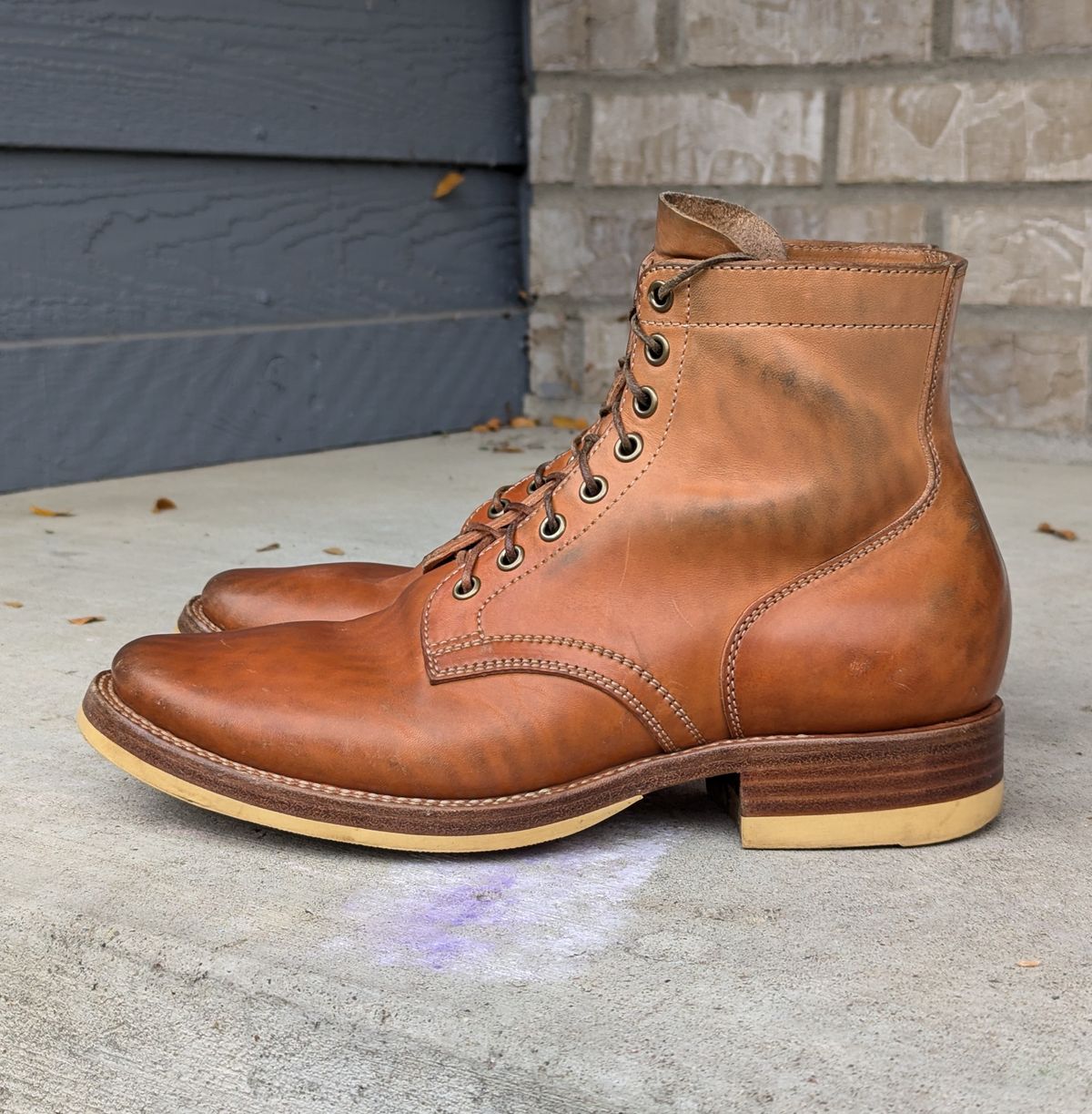 Photo by chilly on November 3, 2024 of the Flame Panda Service Boot in Maryam Natural Horsebutt.