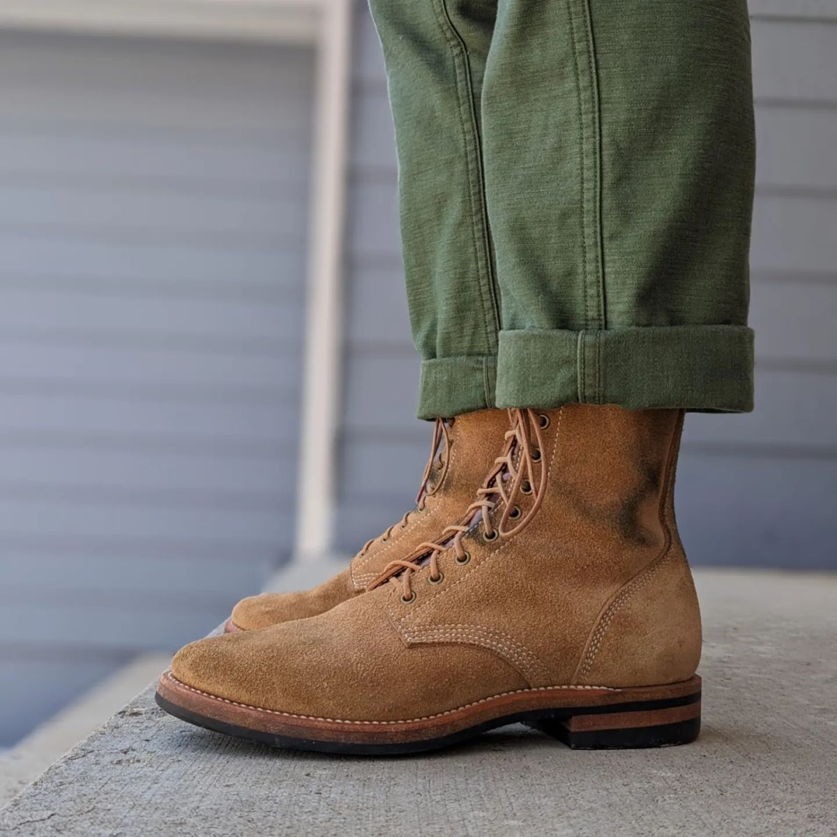 Photo by chilly_chonka on April 12, 2023 of the Quan Shoemaker Boondocker in Horween Natural Chromexcel Roughout.