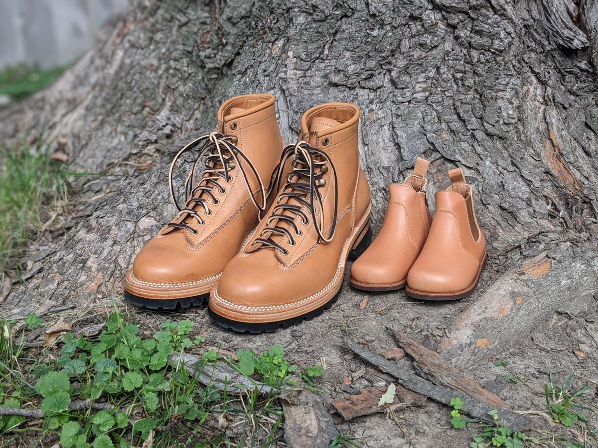 Photo by chilly on October 1, 2022 of the Adelisa and Co. Viajero Chelsea Boot in Unknown Natural Veg Tan.