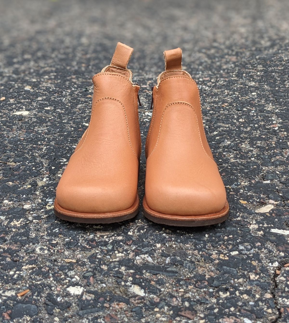 Photo by chilly_chonka on October 1, 2022 of the Adelisa and Co. Viajero Chelsea Boot in Unknown Natural Veg Tan.