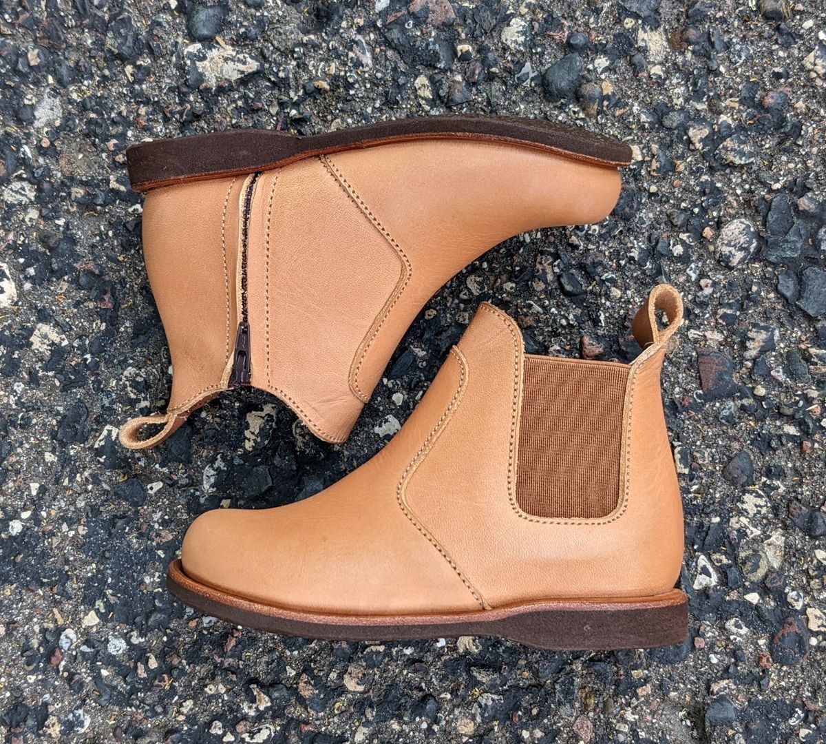 Photo by chilly_chonka on October 1, 2022 of the Adelisa and Co. Viajero Chelsea Boot in Unknown Natural Veg Tan.