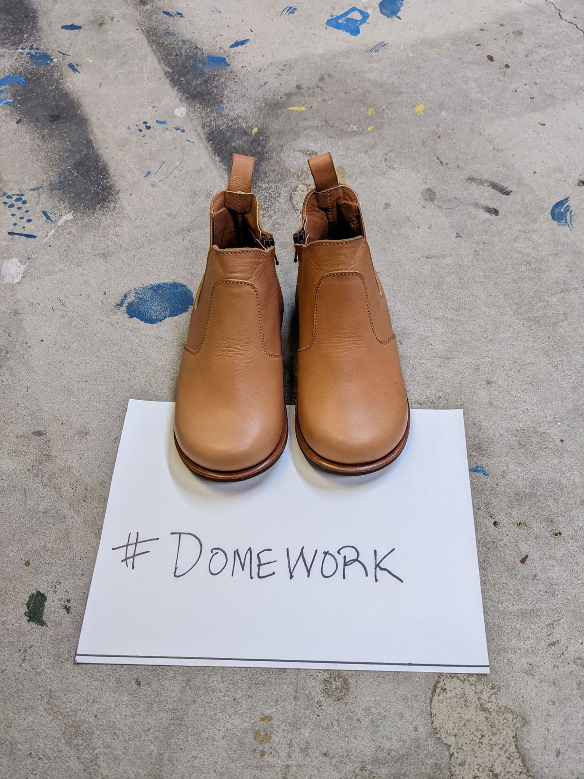 Photo by chilly on October 1, 2022 of the Adelisa and Co. Viajero Chelsea Boot in Unknown Natural Veg Tan.