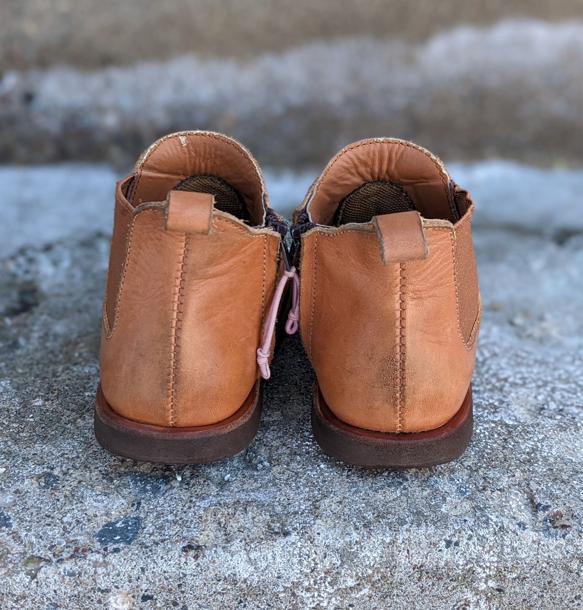 Photo by chilly on February 1, 2023 of the Adelisa and Co. Viajero Chelsea Boot in Unknown Natural Veg Tan.
