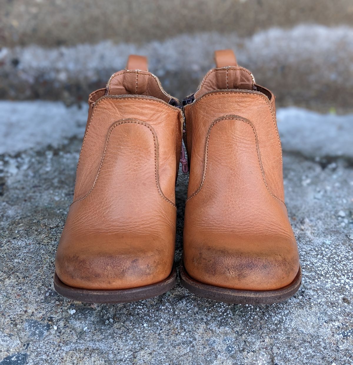 Photo by chilly_chonka on February 1, 2023 of the Adelisa and Co. Viajero Chelsea Boot in Unknown Natural Veg Tan.