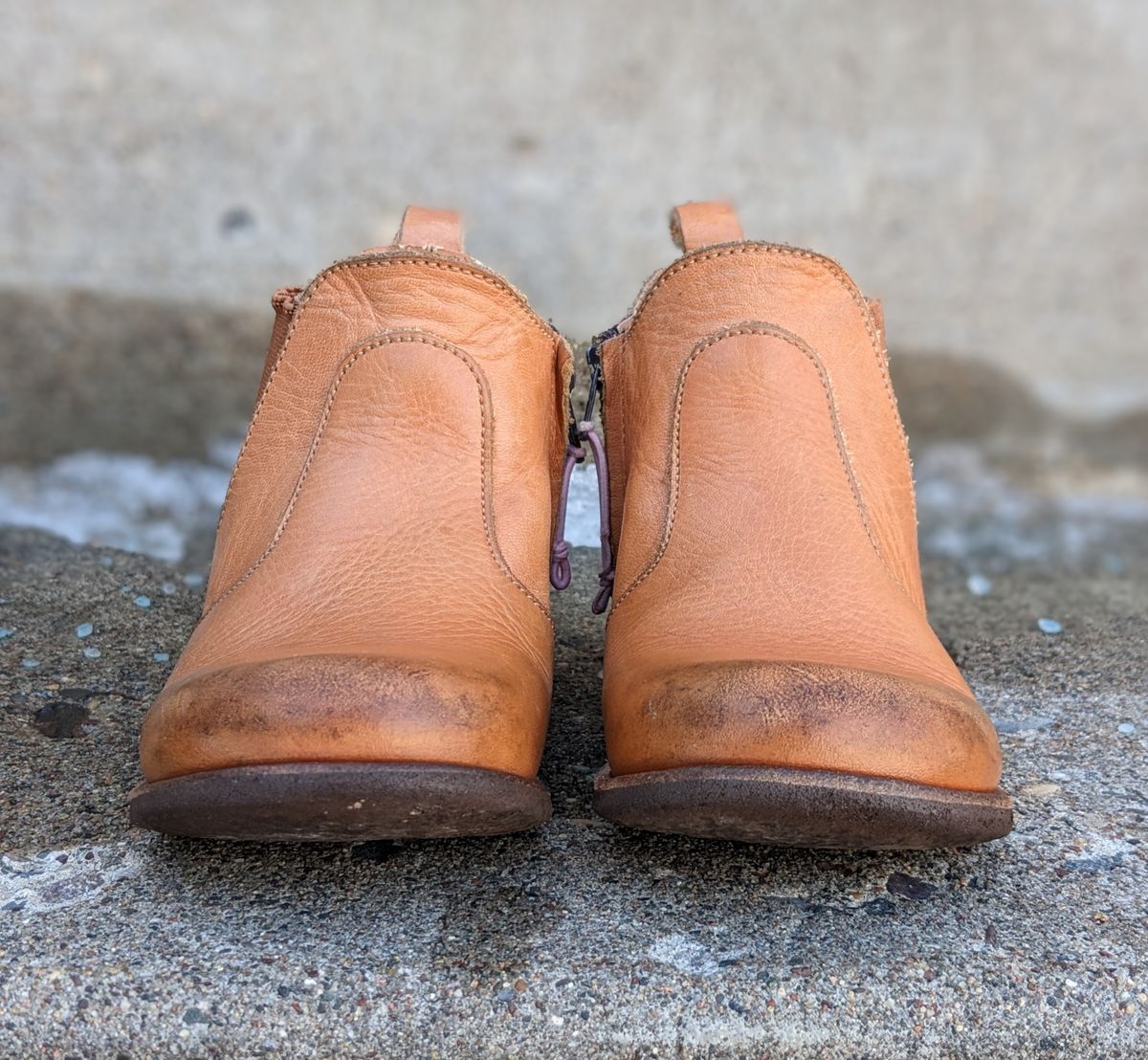 Photo by chilly_chonka on March 2, 2023 of the Adelisa and Co. Viajero Chelsea Boot in Unknown Natural Veg Tan.