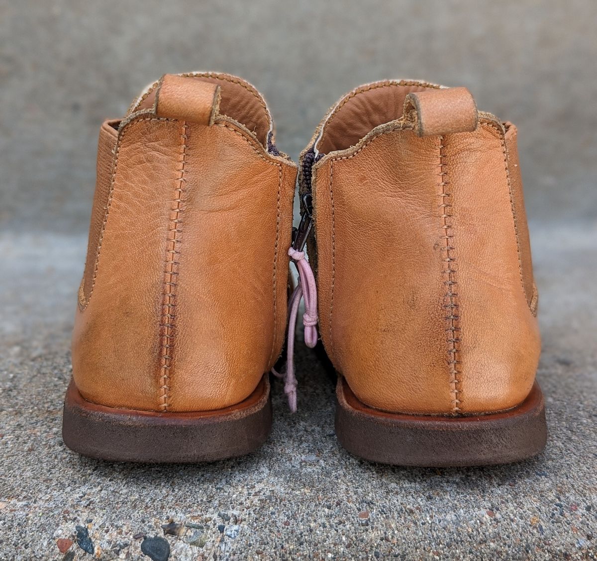 Photo by chilly_chonka on April 3, 2023 of the Adelisa and Co. Viajero Chelsea Boot in Unknown Natural Veg Tan.