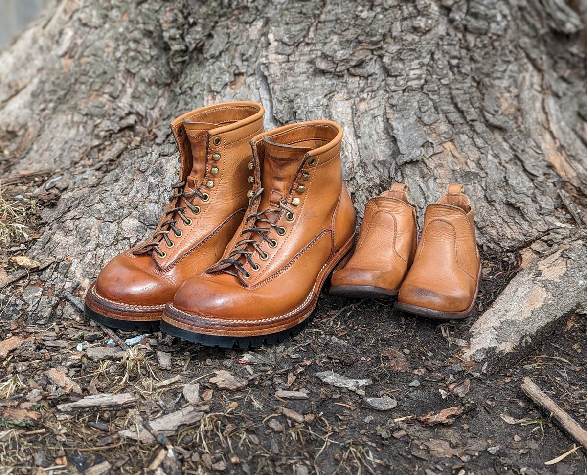 Photo by chilly_chonka on April 3, 2023 of the Adelisa and Co. Viajero Chelsea Boot in Unknown Natural Veg Tan.