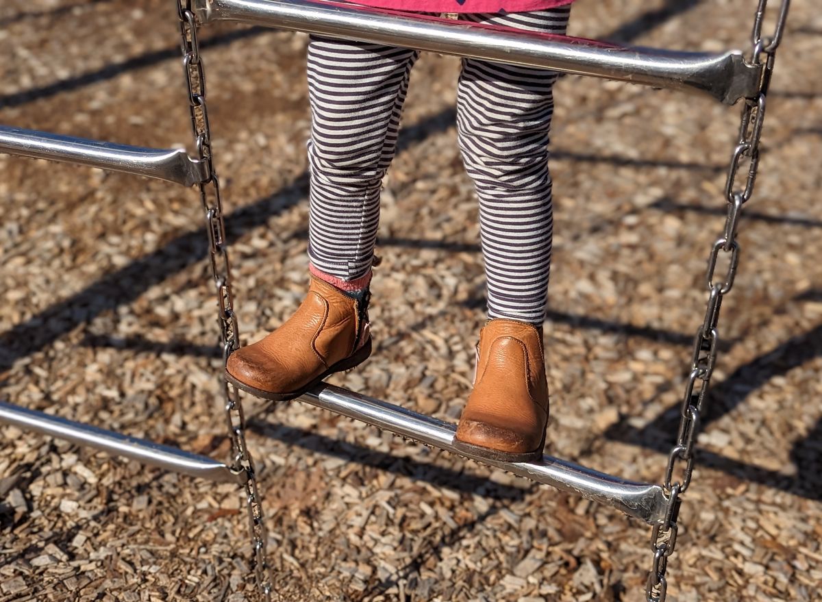 Photo by chilly_chonka on April 11, 2023 of the Adelisa and Co. Viajero Chelsea Boot in Unknown Natural Veg Tan.