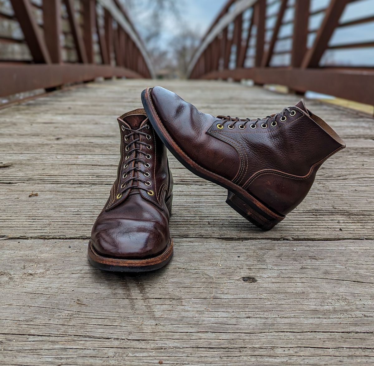 Photo by chilly_chonka on April 3, 2024 of the Kustom Kraft Kyle in Kobel Dark Brown Harness.