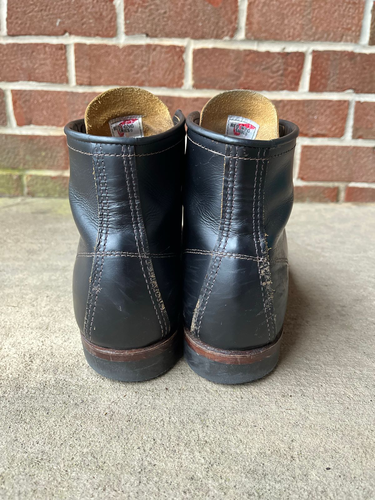 Photo by trashboat on December 3, 2022 of the Red Wing Beckman Flatbox in S.B. Foot Black Klondike.