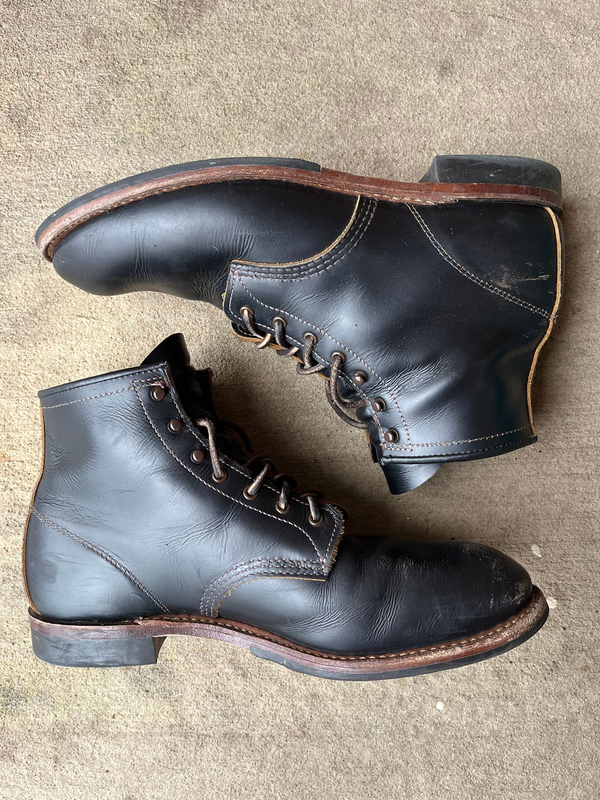 Photo by trashboat on December 3, 2022 of the Red Wing Beckman Flatbox in S.B. Foot Black Klondike.
