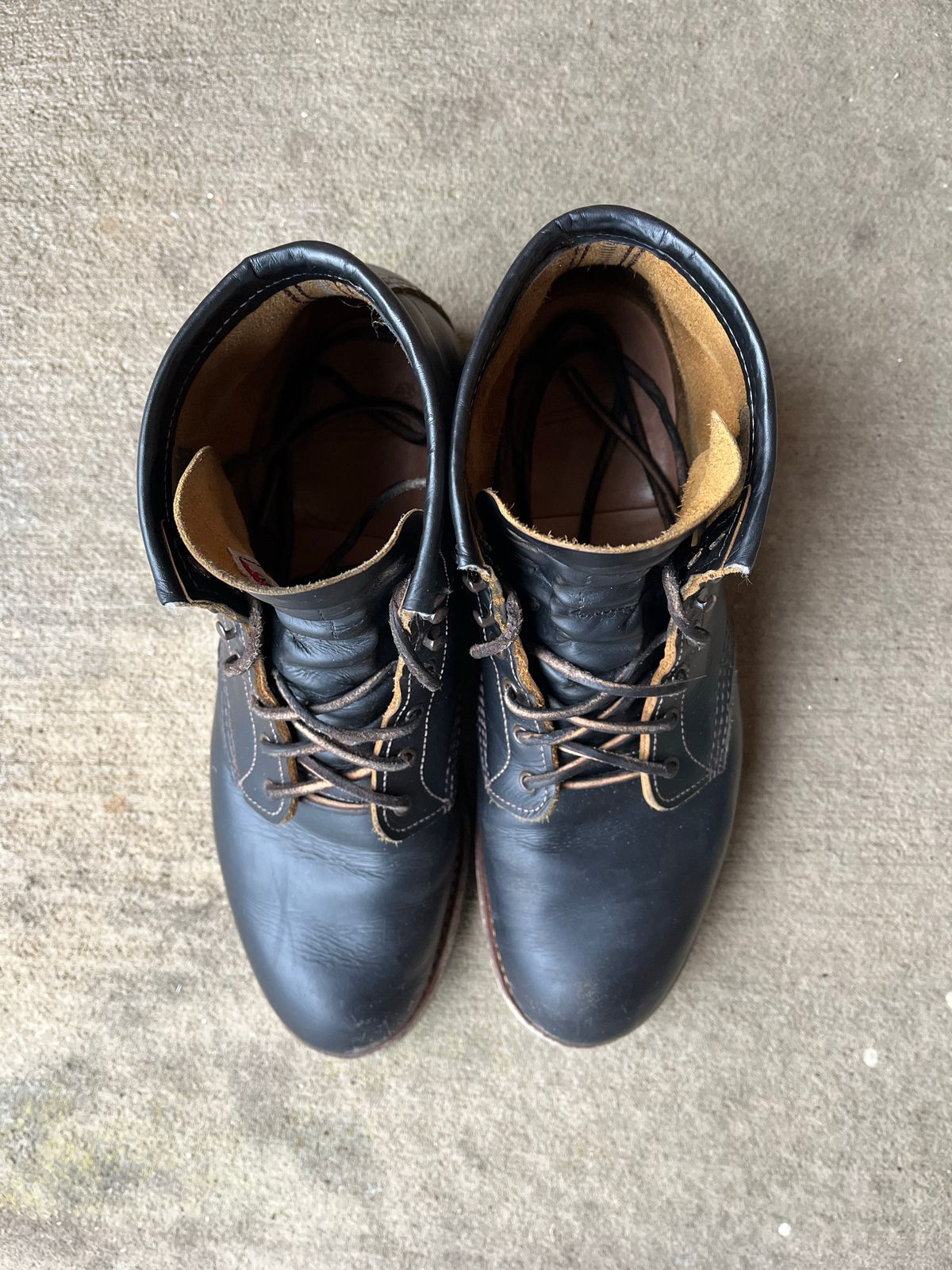 Photo by trashboat on December 3, 2022 of the Red Wing Beckman Flatbox in S.B. Foot Black Klondike.