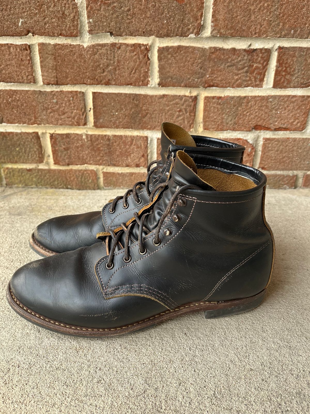 Photo by trashboat on February 5, 2023 of the Red Wing Beckman Flatbox in S.B. Foot Black Klondike.
