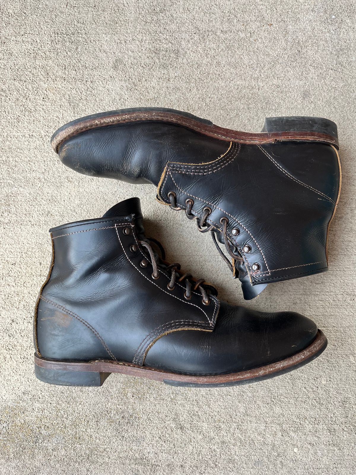 Photo by trashboat on February 5, 2023 of the Red Wing Beckman Flatbox in S.B. Foot Black Klondike.