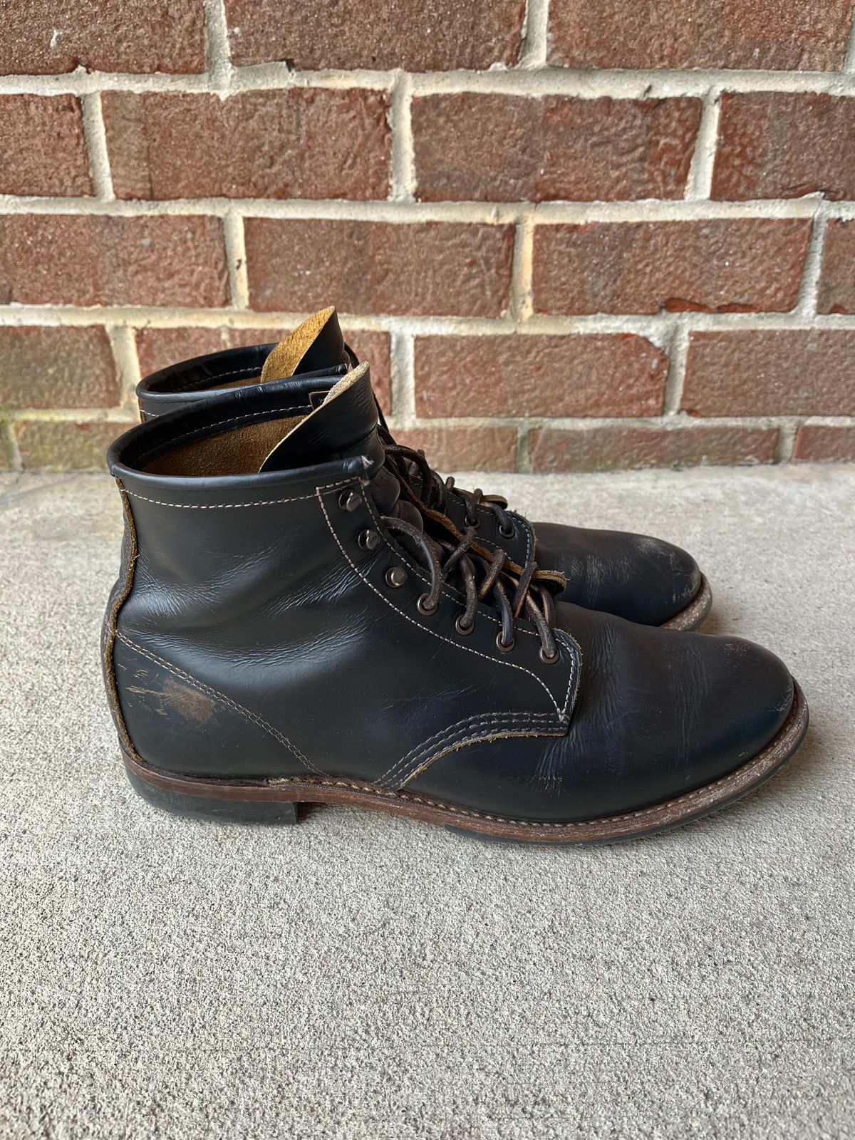 Photo by trashboat on February 5, 2023 of the Red Wing Beckman Flatbox in S.B. Foot Black Klondike.