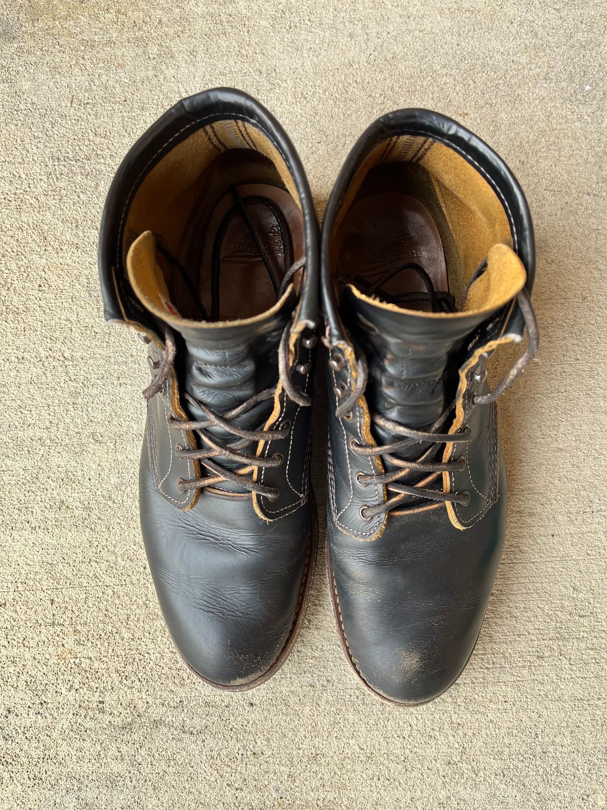 Photo by trashboat on February 5, 2023 of the Red Wing Beckman Flatbox in S.B. Foot Black Klondike.