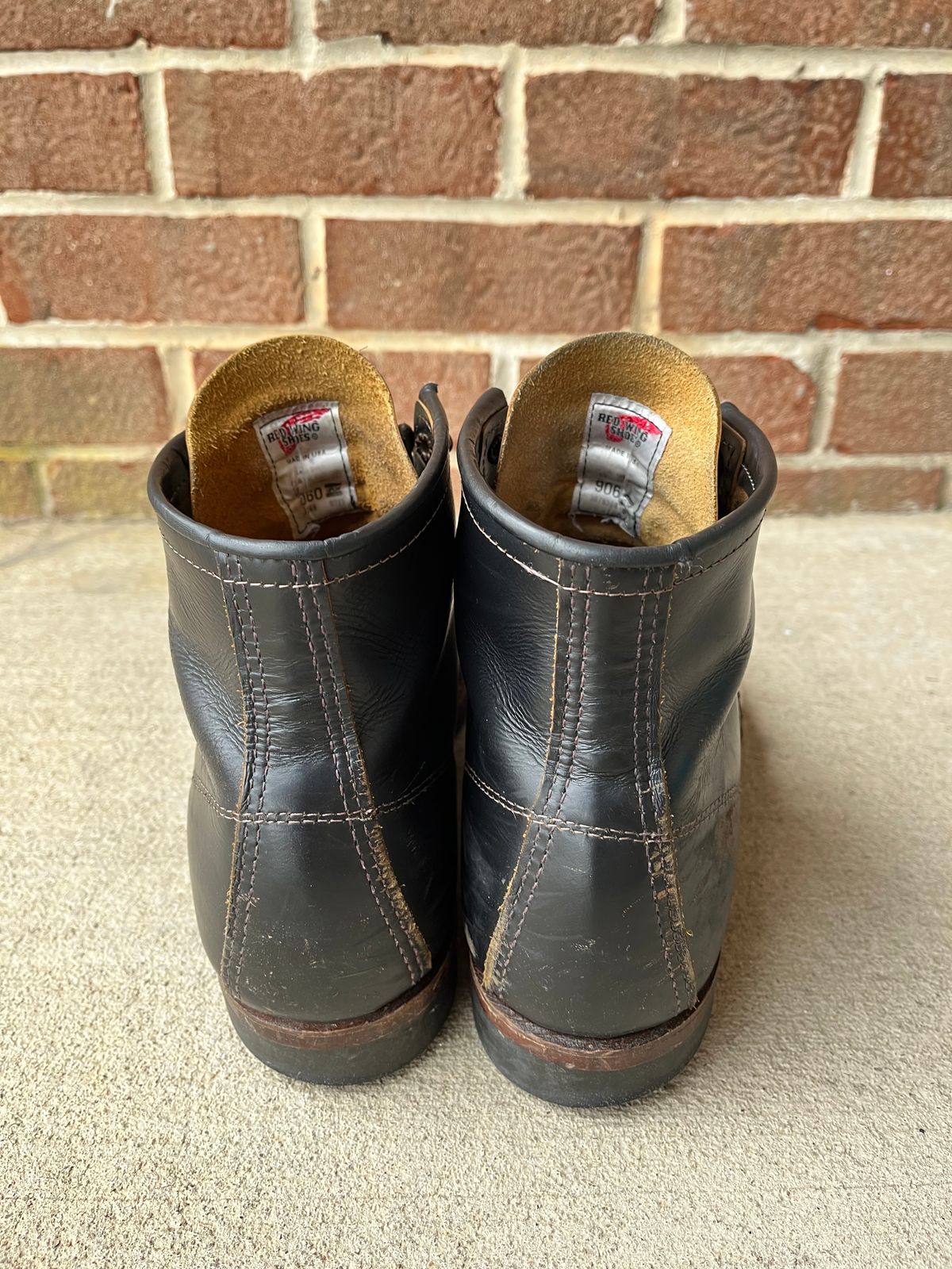 Photo by trashboat on March 4, 2023 of the Red Wing Beckman Flatbox in S.B. Foot Black Klondike.