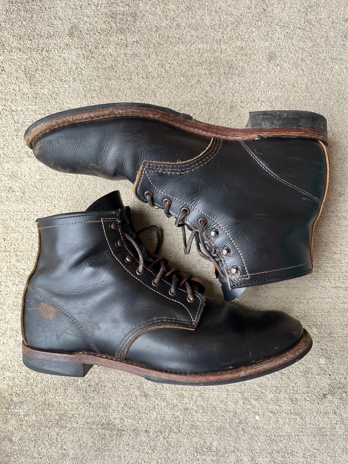 Photo by trashboat on March 4, 2023 of the Red Wing Beckman Flatbox in S.B. Foot Black Klondike.