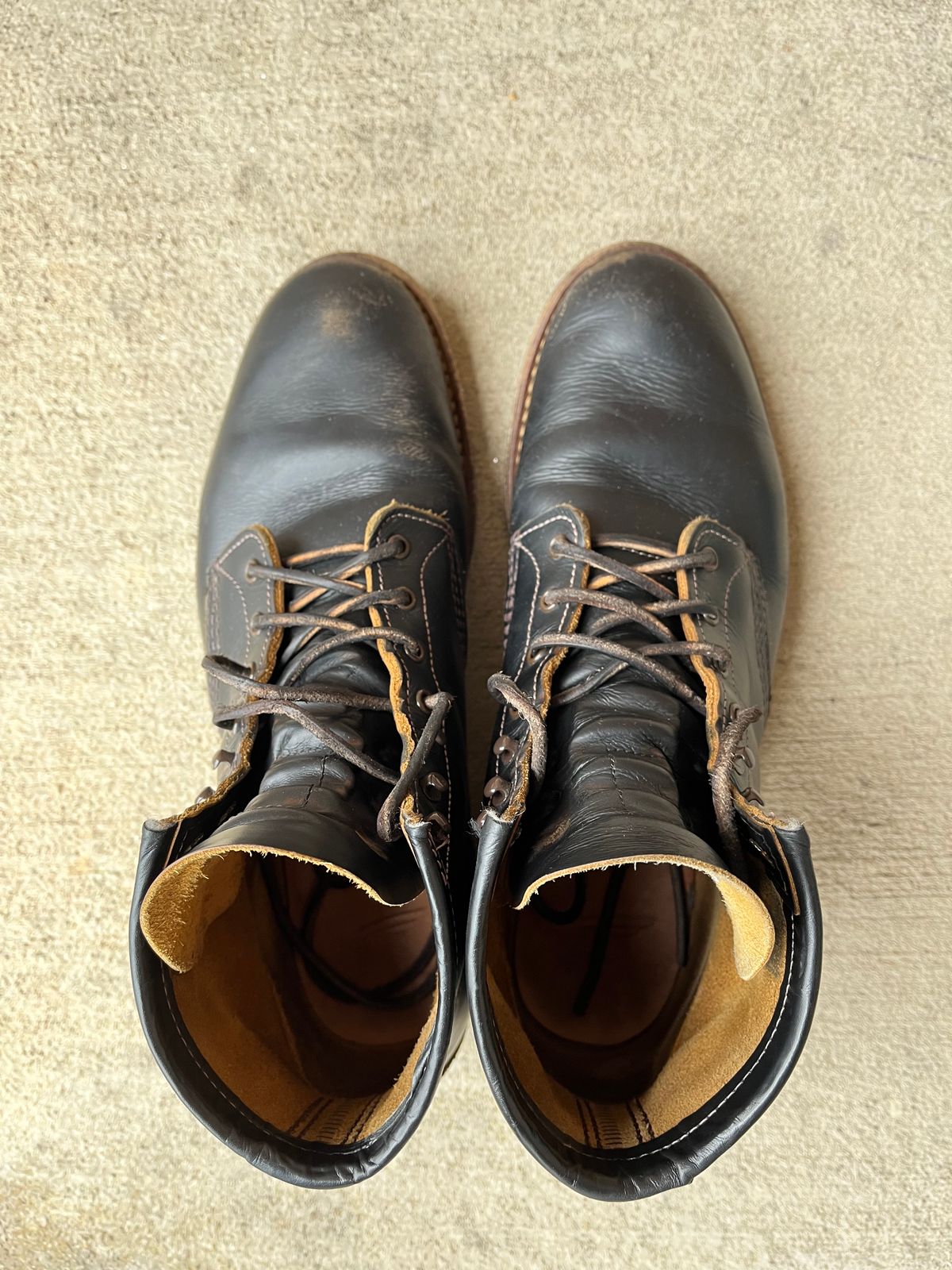 Photo by trashboat on March 4, 2023 of the Red Wing Beckman Flatbox in S.B. Foot Black Klondike.