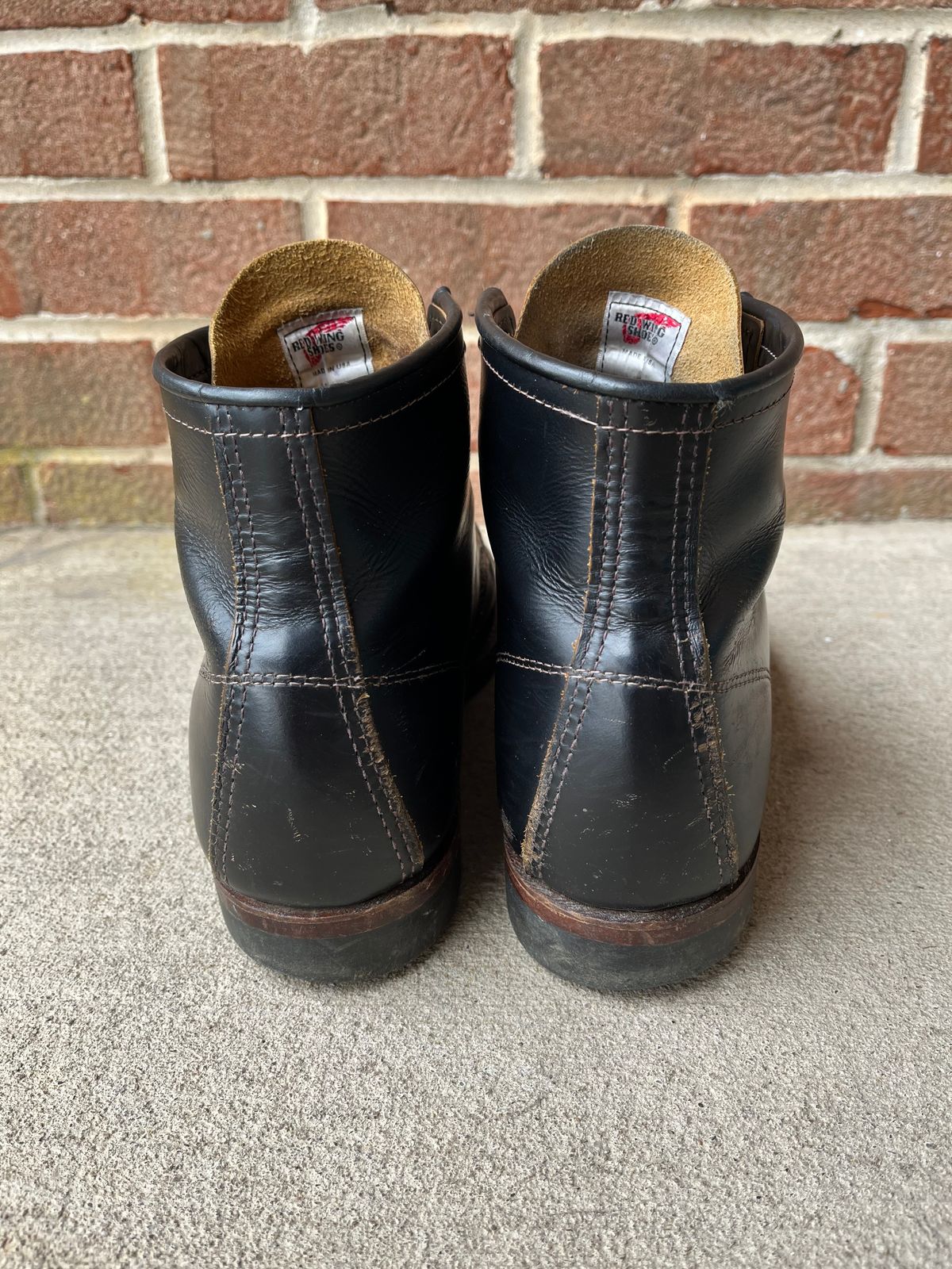 Photo by trashboat on April 2, 2023 of the Red Wing Beckman Flatbox in S.B. Foot Black Klondike.