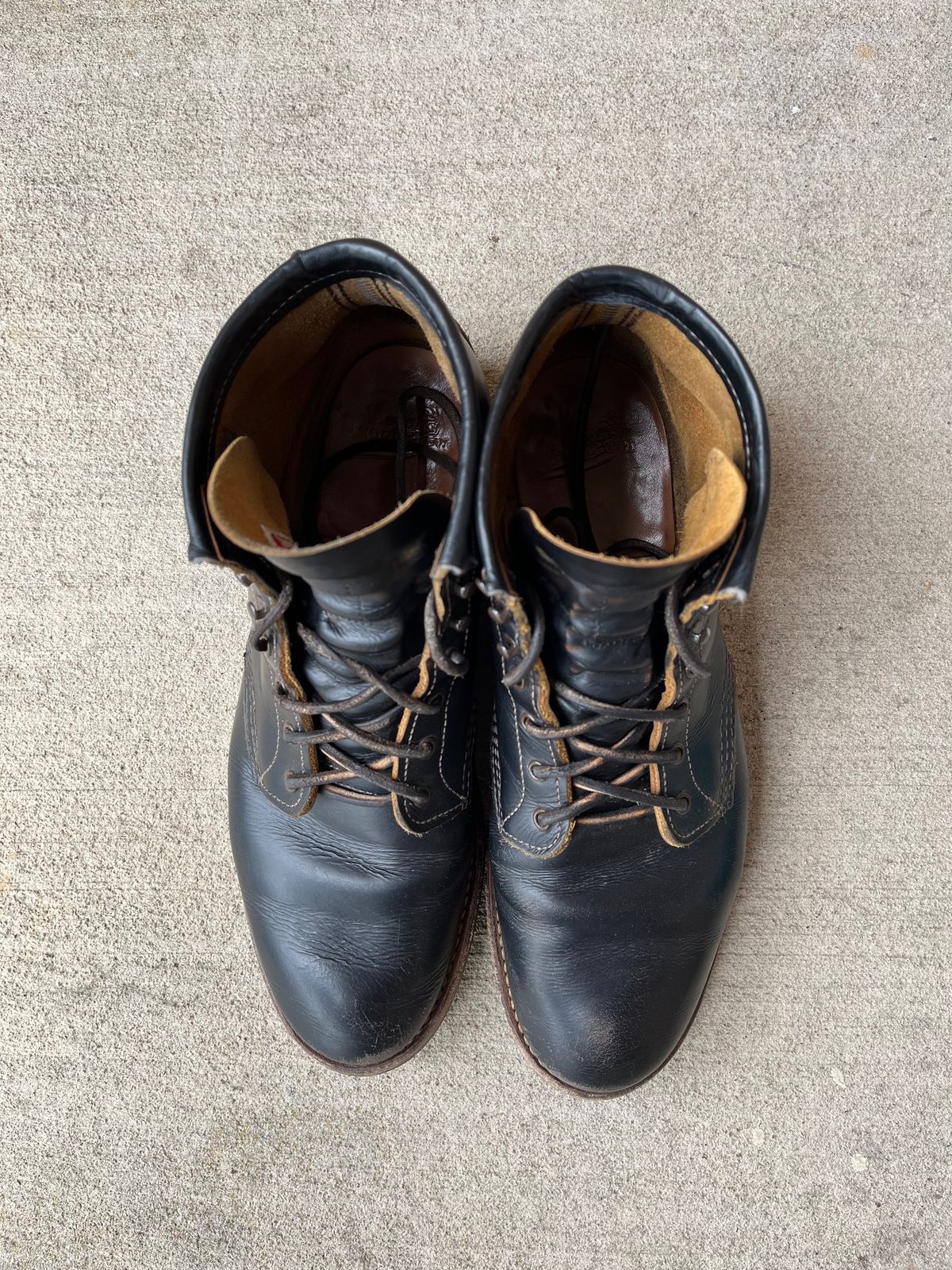 Photo by trashboat on April 2, 2023 of the Red Wing Beckman Flatbox in S.B. Foot Black Klondike.