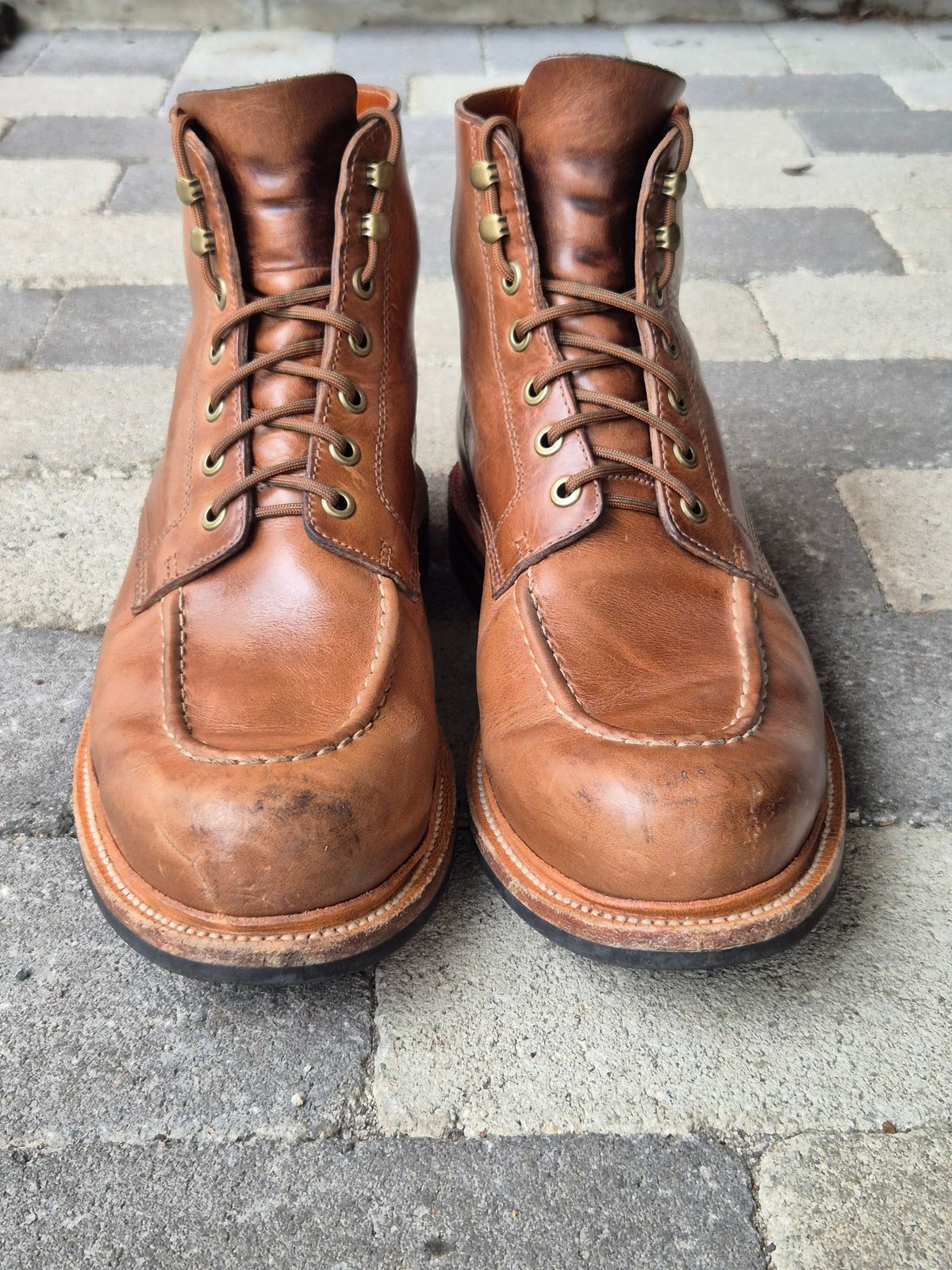 Photo by fjaagewaage on November 2, 2024 of the Grant Stone Brass Boot in Horween Dune Chromexcel.