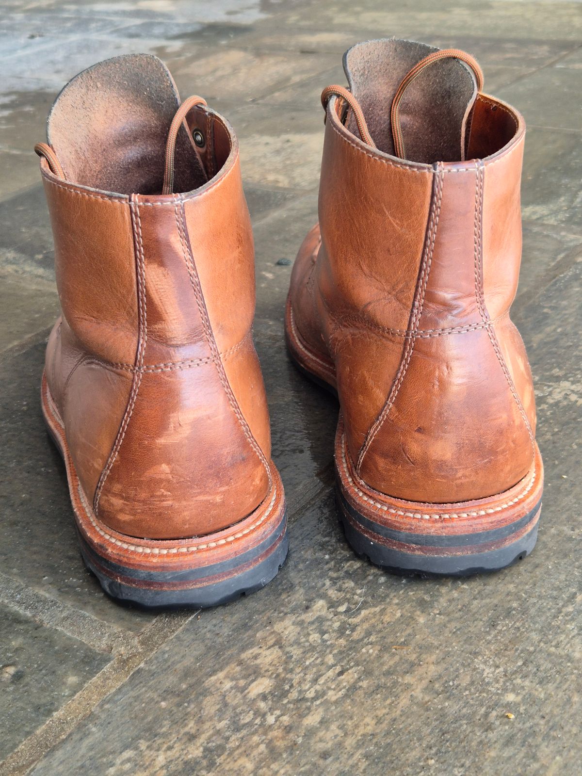 Photo by fjaagewaage on January 3, 2025 of the Grant Stone Brass Boot in Horween Dune Chromexcel.