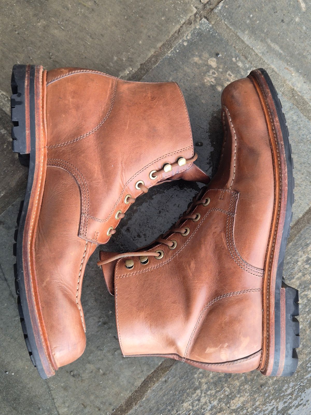 Photo by fjaagewaage on January 3, 2025 of the Grant Stone Brass Boot in Horween Dune Chromexcel.