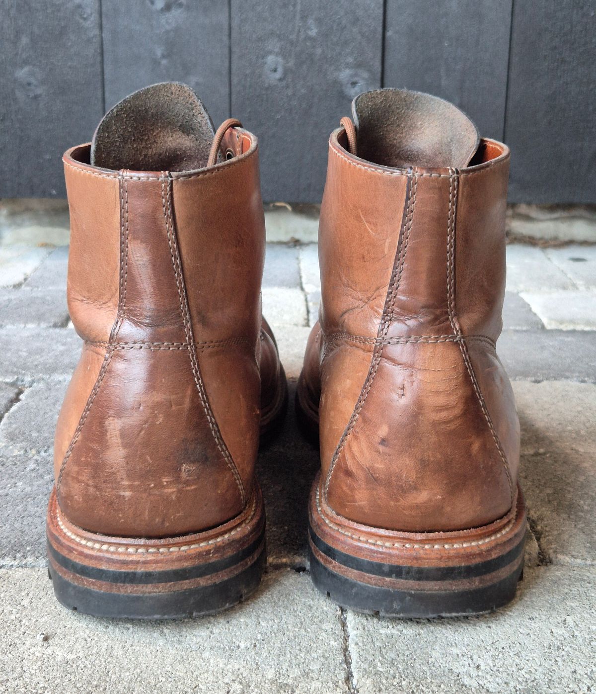 Photo by fjaagewaage on February 1, 2025 of the Grant Stone Brass Boot in Horween Dune Chromexcel.