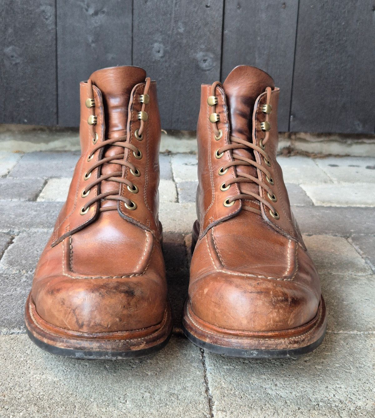 Photo by fjaagewaage on February 1, 2025 of the Grant Stone Brass Boot in Horween Dune Chromexcel.