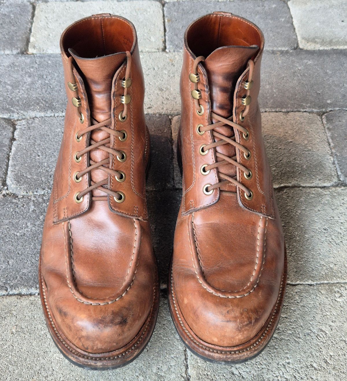 Photo by fjaagewaage on February 1, 2025 of the Grant Stone Brass Boot in Horween Dune Chromexcel.