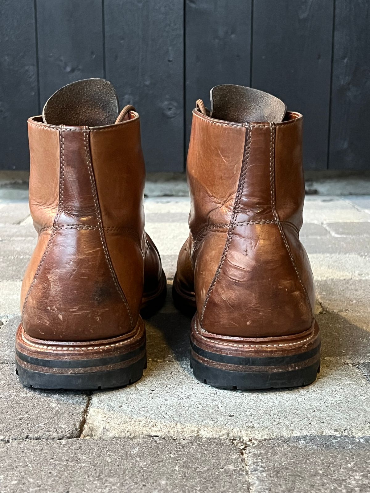 Photo by fjaagewaage on March 2, 2025 of the Grant Stone Brass Boot in Horween Dune Chromexcel.