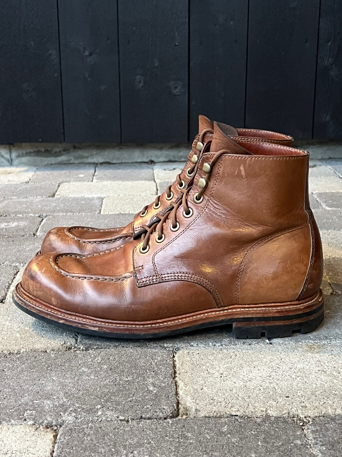 Photo by fjaagewaage on March 2, 2025 of the Grant Stone Brass Boot in Horween Dune Chromexcel.