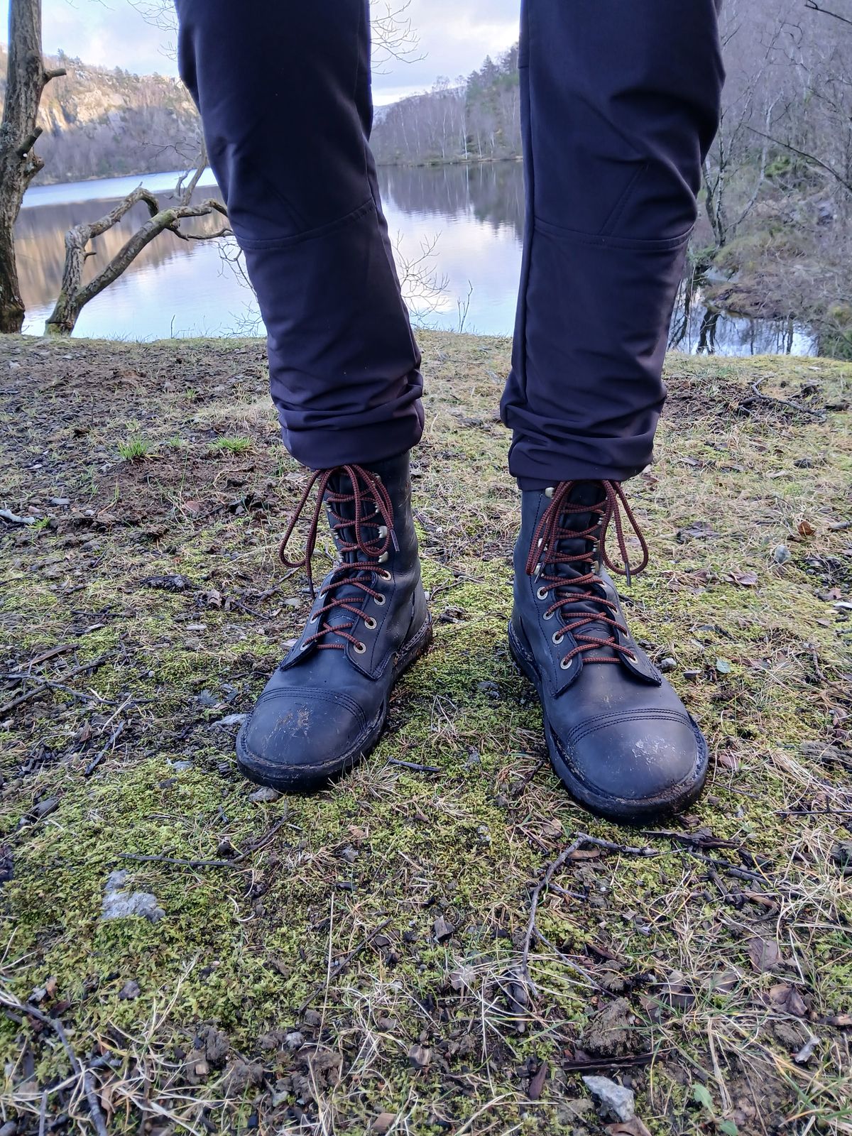 Photo by fjaagewaage on December 23, 2024 of the Jim Green African Trooper Barefoot Boot in Houston Black.