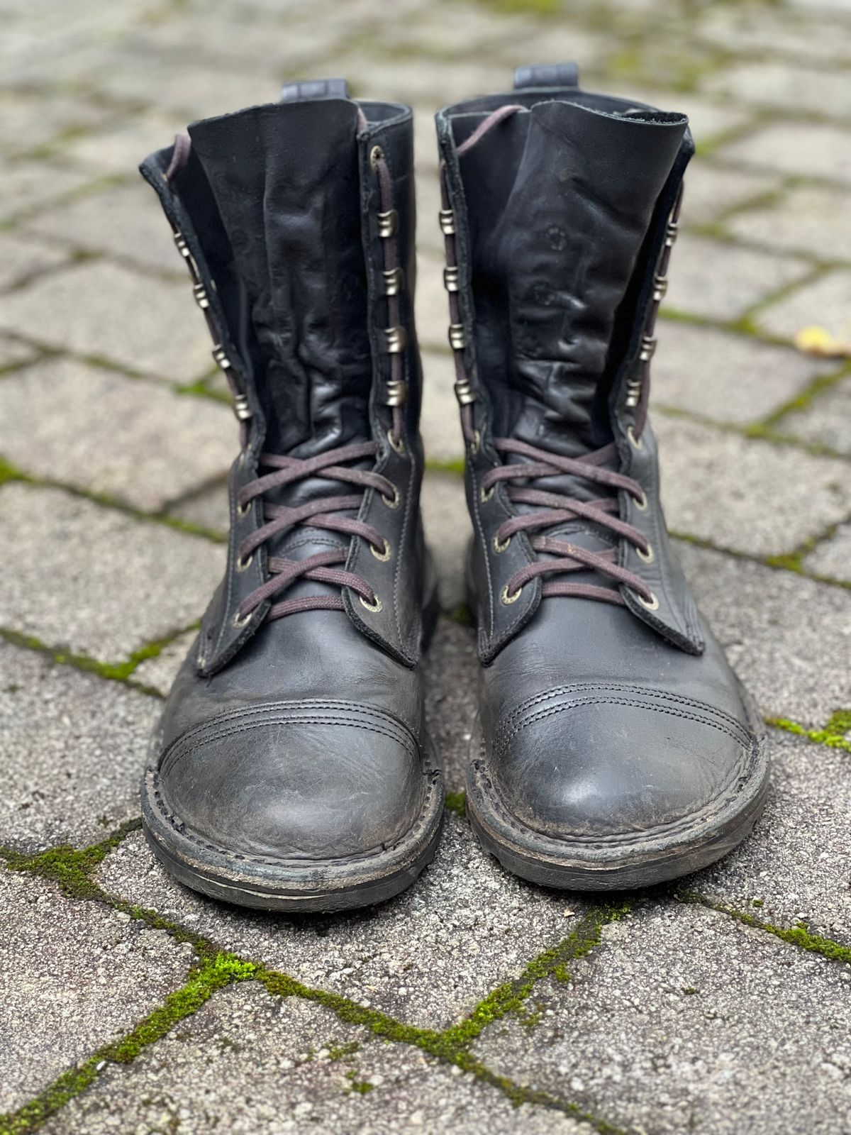 Photo by fjaagewaage on October 15, 2025 of the Jim Green African Trooper Barefoot Boot in Houston Black.