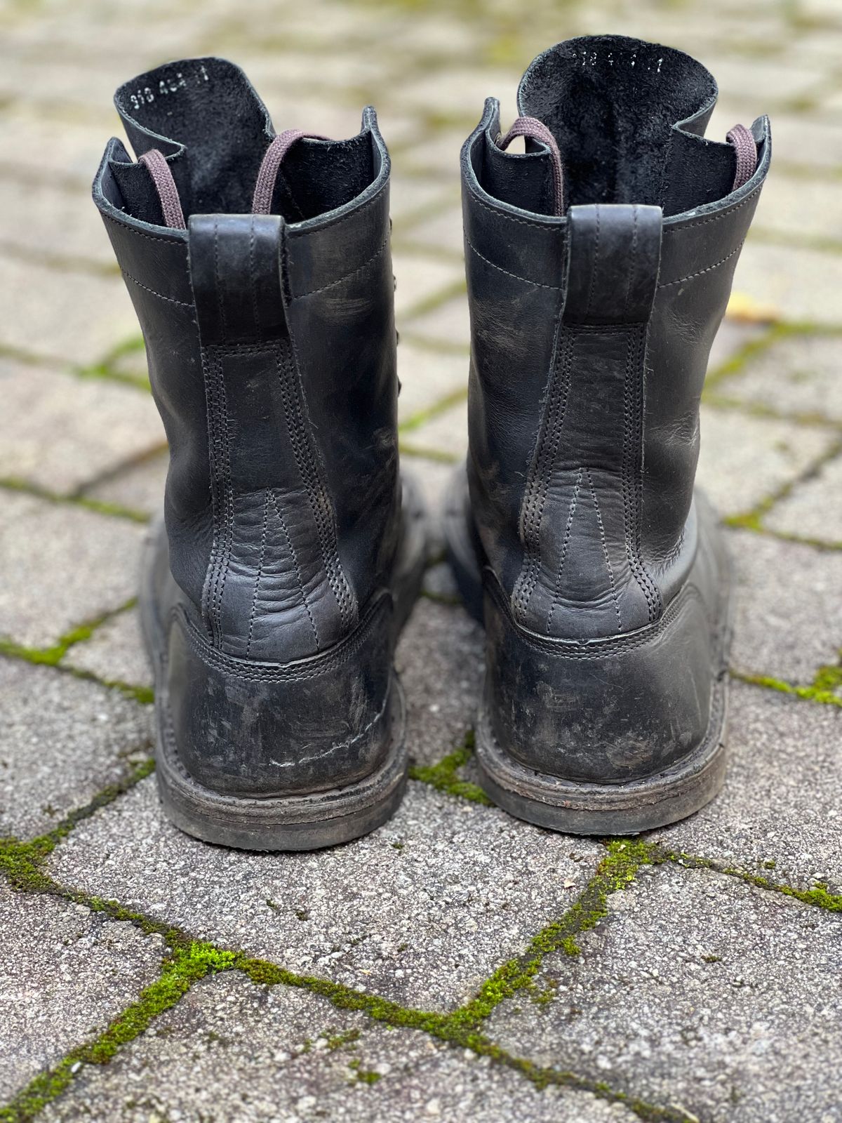 Photo by fjaagewaage on October 15, 2025 of the Jim Green African Trooper Barefoot Boot in Houston Black.