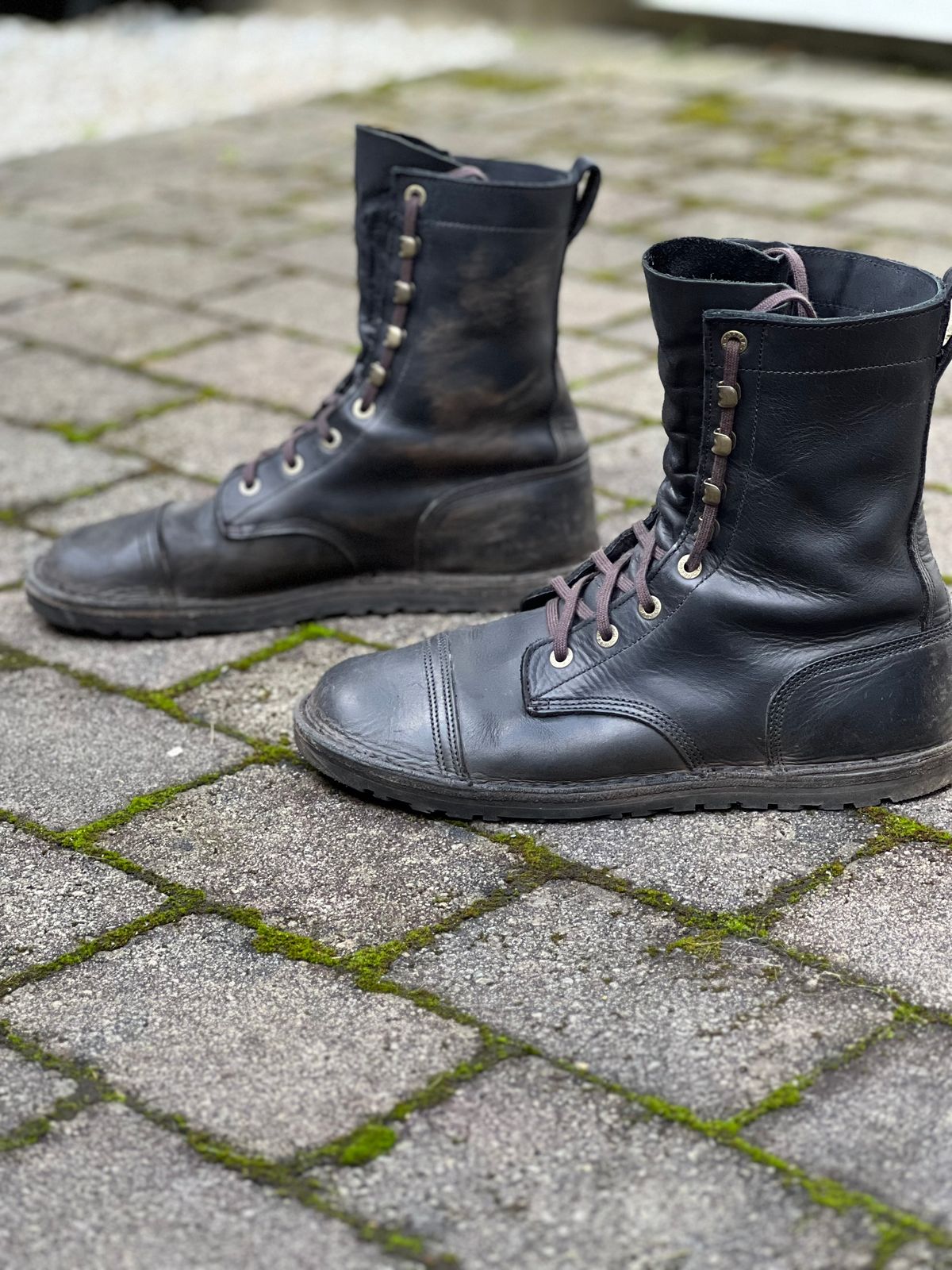 Photo by fjaagewaage on October 15, 2025 of the Jim Green African Trooper Barefoot Boot in Houston Black.