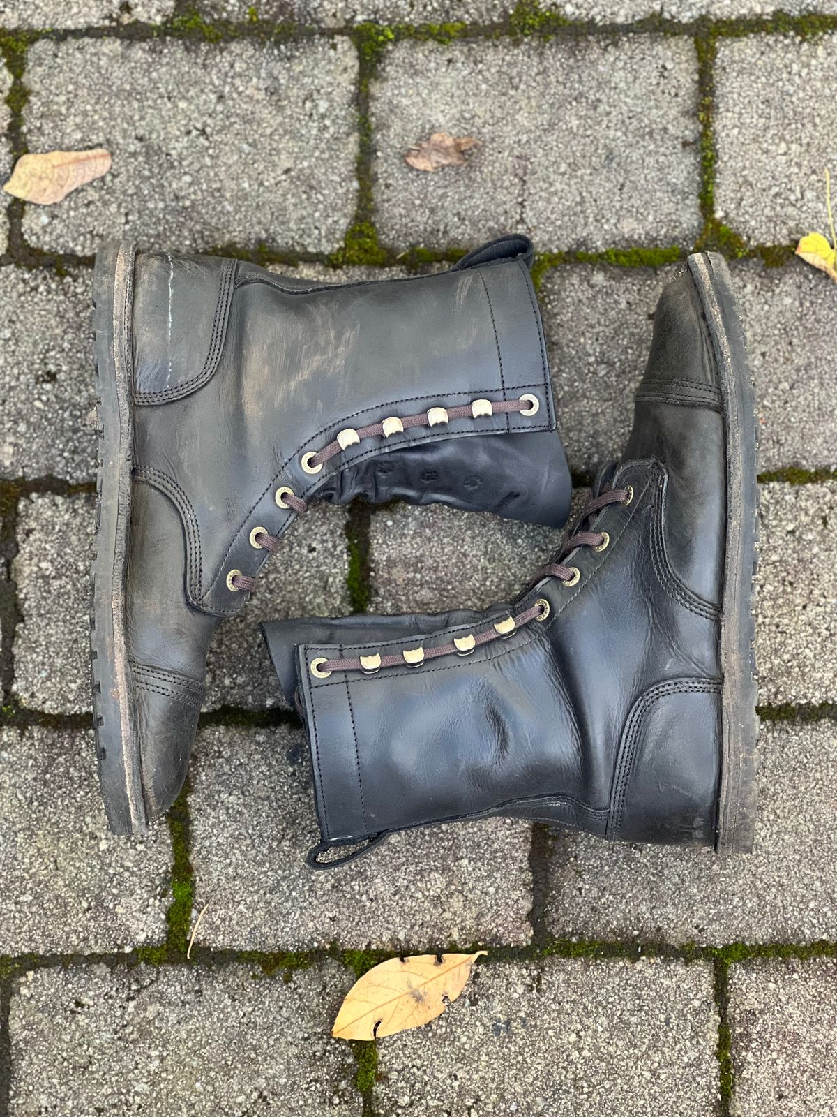Photo by fjaagewaage on October 15, 2025 of the Jim Green African Trooper Barefoot Boot in Houston Black.