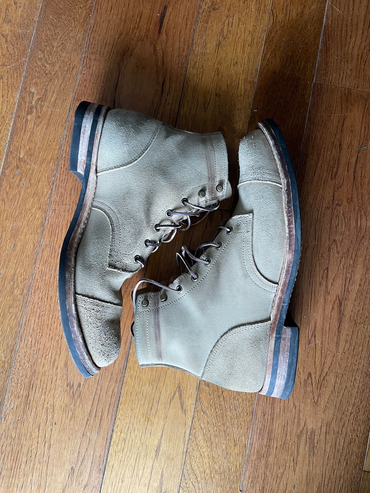 Photo by Suede_McWade on December 5, 2022 of the Truman Service Boot in Tasman Leather Group Coyote Roughout.