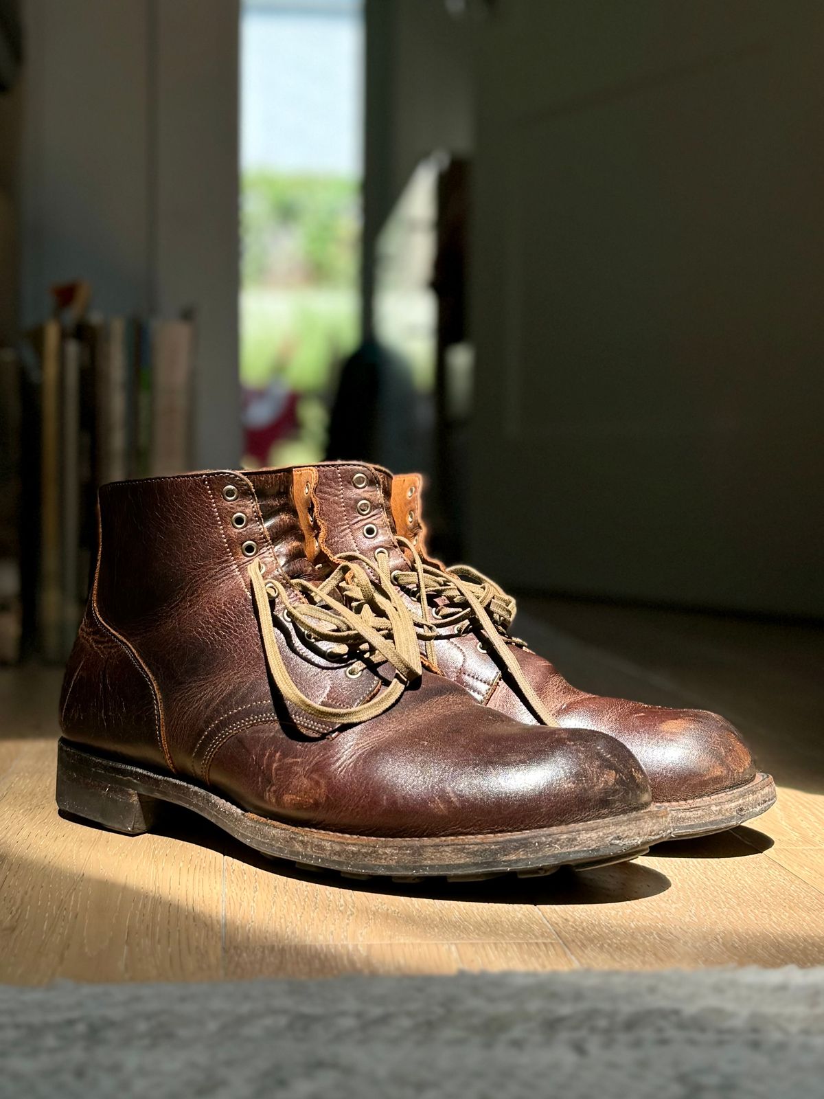 Photo by Drover_Shy on May 18, 2024 of the Viberg Service Boot in C.F. Stead Whiskey Phoenix.