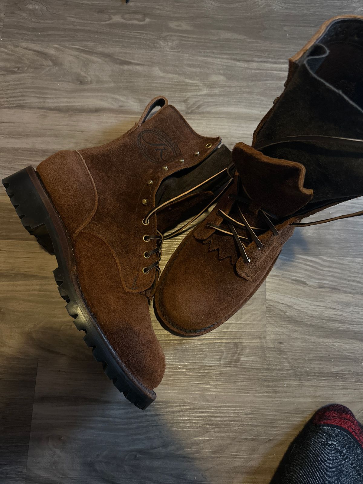 Photo by matty on September 17, 2023 of the JK Boots O.T. in Bison Roughout.