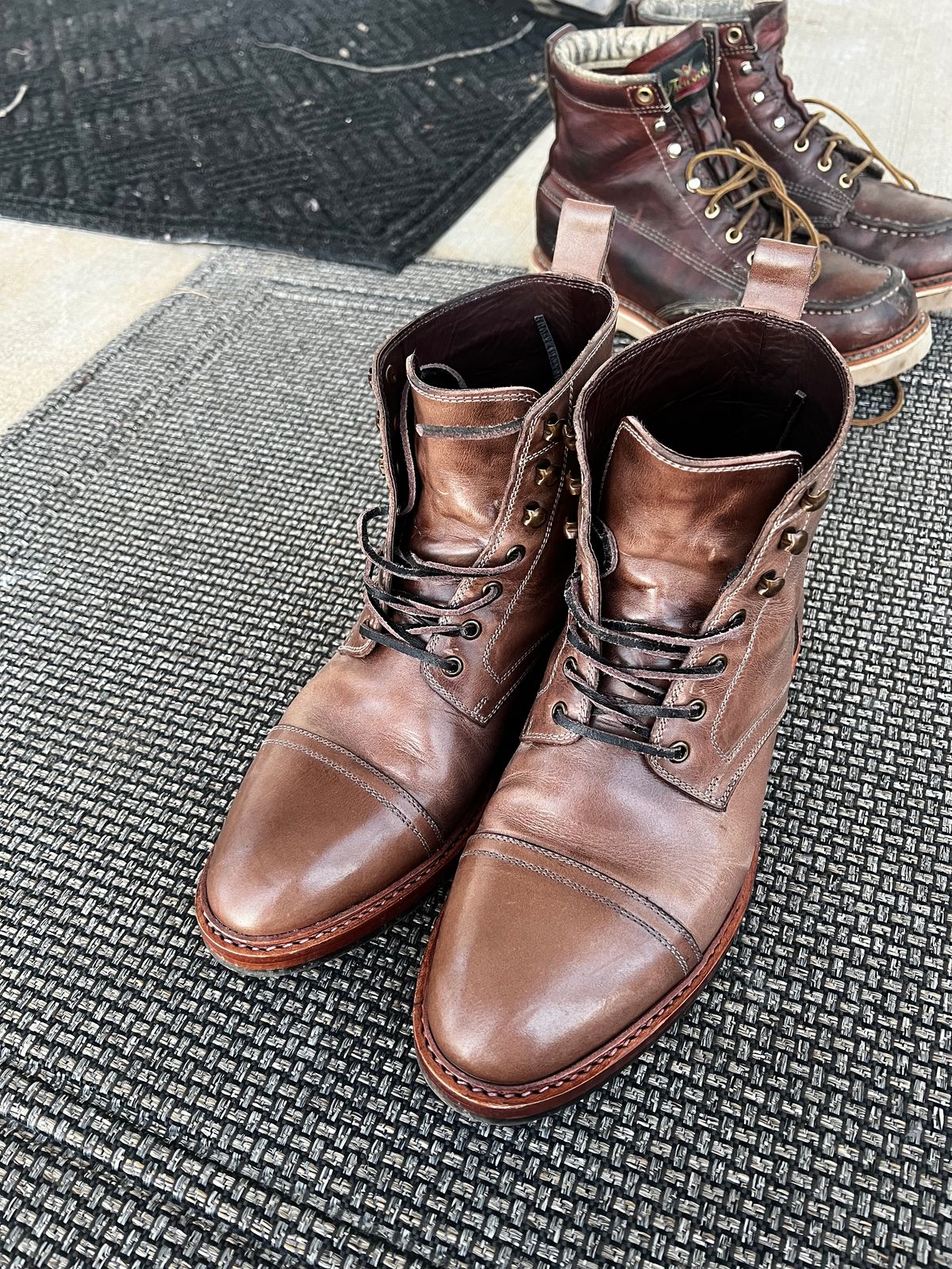 Photo by pillar13 on March 10, 2023 of the Blkbrd Shoemaker Dixon Cap Toe Derby Boot in Horween Natural Chromexcel.