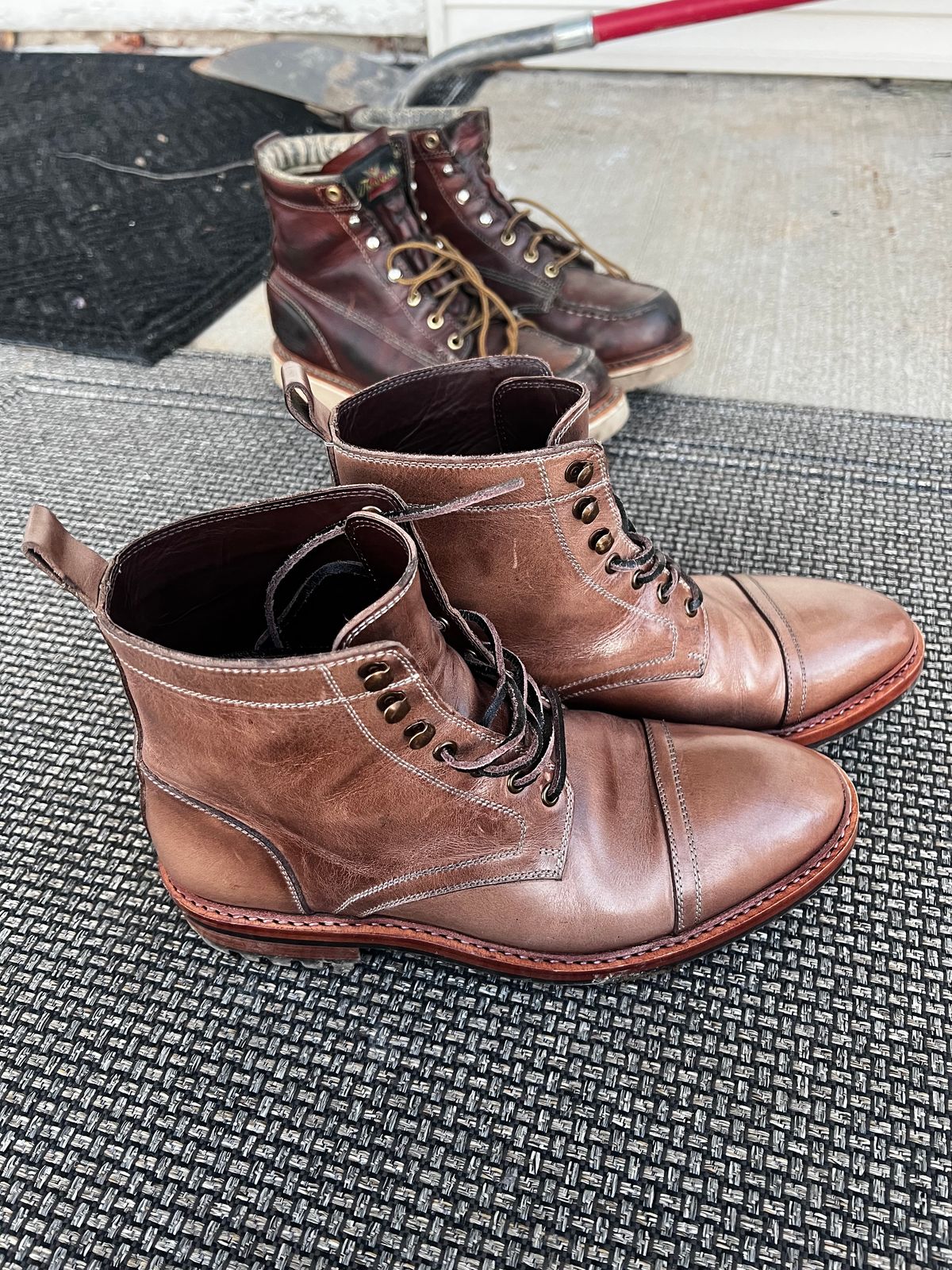 Photo by pillar13 on March 10, 2023 of the Blkbrd Shoemaker Dixon Cap Toe Derby Boot in Horween Natural Chromexcel.