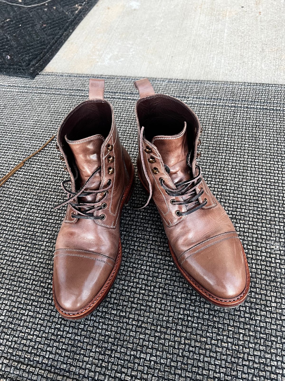 Photo by pillar13 on March 10, 2023 of the Blkbrd Shoemaker Dixon Cap Toe Derby Boot in Horween Natural Chromexcel.