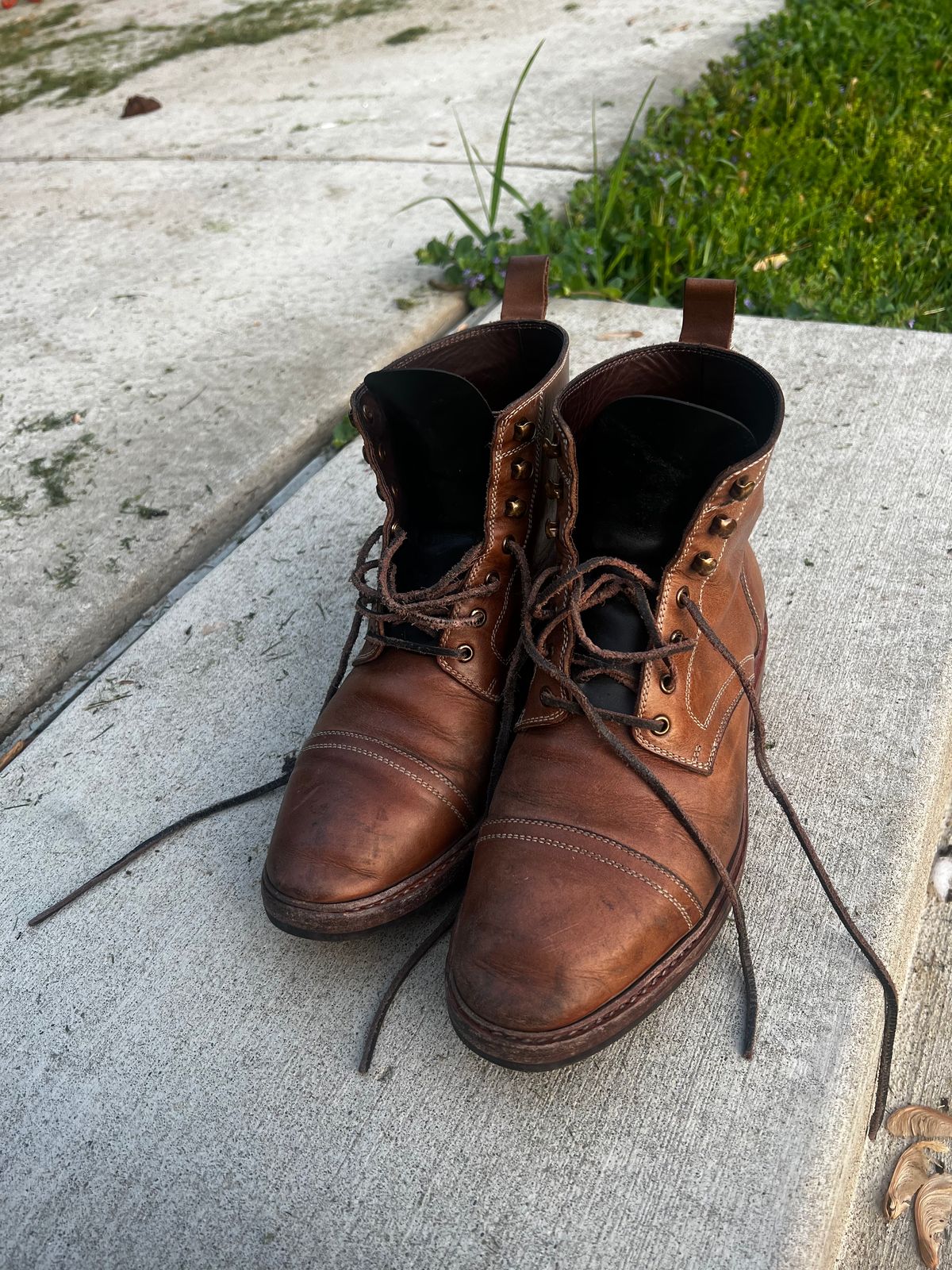 Photo by pillar13 on May 15, 2023 of the Blkbrd Shoemaker Dixon Cap Toe Derby Boot in Horween Natural Chromexcel.